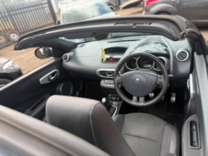 2011 Renault Wind 1.6 Vvt Gt Line Euro 5 2dr in Black — image 3