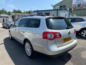 2010 Volkswagen Passat 2.0 Tdi Bluemotion Tech Highline Euro 5 (s/s) 5dr in Silver — image 4