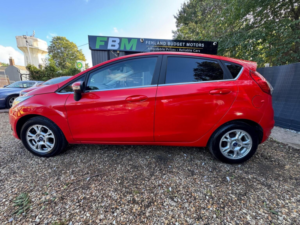 2013 Ford Fiesta 1.6 Tdci Econetic Titanium Euro 5 (s/s) 5dr in Red — image 2