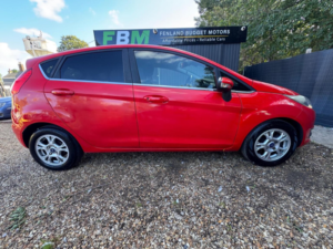 2013 Ford Fiesta 1.6 Tdci Econetic Titanium Euro 5 (s/s) 5dr in Red — image 5