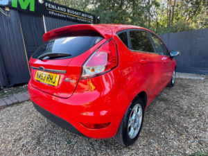 2013 Ford Fiesta 1.6 Tdci Econetic Titanium Euro 5 (s/s) 5dr in Red — image 6