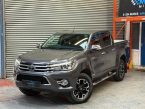 2016 Toyota Hilux 2.4 D-4d Invincible X Auto 4WD Euro 6 4dr (tss) in Grey — image 2
