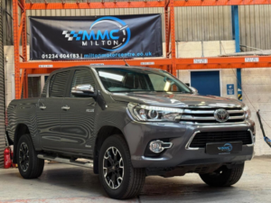 2016 Toyota Hilux 2.4 D-4d Invincible X Auto 4WD Euro 6 4dr (tss) in Grey — image 3