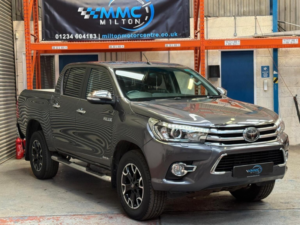 2016 Toyota Hilux 2.4 D-4d Invincible X Auto 4WD Euro 6 4dr (tss) in Grey — image 5