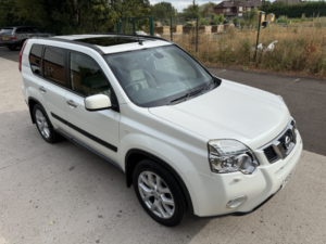 2011 Nissan X-Trail 2.0 Dci Tekna in White — image 3