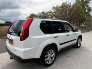 2011 Nissan X-Trail 2.0 Dci Tekna in White — image 5