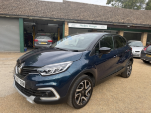 2017 Renault Captur 0.9 Tce 90 Dynamique S Nav One Owner Ultra Low Mileage Full Renault Service History Great Spec in Blue — image 2
