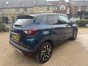 2017 Renault Captur 0.9 Tce 90 Dynamique S Nav One Owner Ultra Low Mileage Full Renault Service History Great Spec in Blue — image 4