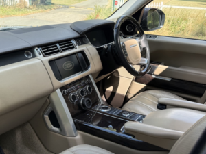 2013 Land Rover Range Rover 4.4 Sd V8 Vogue Se in Green — image 6