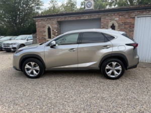 2017 Lexus Nx 2.5 300h Premier in Silver — image 4