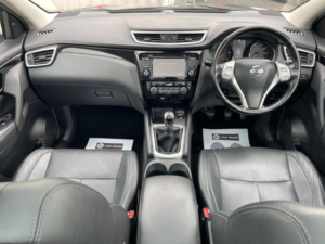 2016 Nissan Qashqai 1.5 Dci Tekna 2WD Euro 6 (s/s) 5dr in Black — image 4