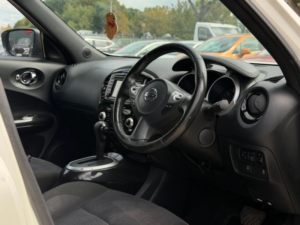 2017 Nissan Juke 1.6 N-Connecta Xtron Euro 6 5dr in White — image 2