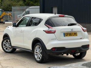 2017 Nissan Juke 1.6 N-Connecta Xtron Euro 6 5dr in White — image 3