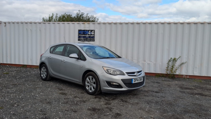 2014 Vauxhall Astra 1.4 16v Design in Silver — image 1