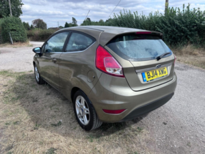 2014 Ford Fiesta 1.25 Zetec Euro 5 3dr in Brown — image 4