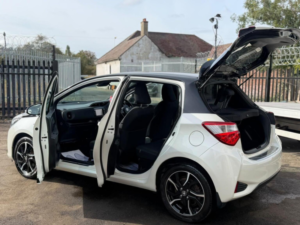 2018 Toyota Yaris 1.5 Vvt-H Grey Bi-Tone E-CVT Euro 6 (s/s) 5dr in White — image 3