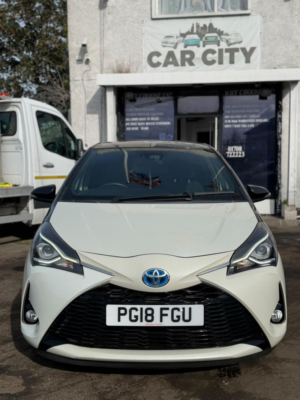 2018 Toyota Yaris 1.5 Vvt-H Grey Bi-Tone E-CVT Euro 6 (s/s) 5dr in White — image 6