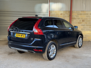 2014 Volvo Xc60 2.4 D5 Se Lux Nav in Black — image 5