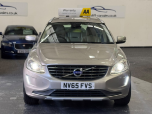 2015 Volvo Xc60 2.0 Se Lux D4 in Gold — image 3