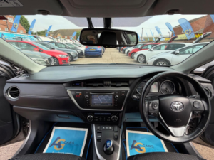 2014 Toyota Auris 1.8 Vvt-H Excel Touring Sports CVT Euro 5 (s/s) 5dr in Bronze — image 2