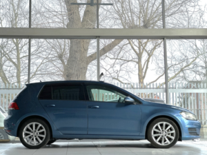 2016 Volkswagen Golf 1.2 Tsi Bluemotion Tech S DSG Euro 5 (s/s) 5dr in Blue — image 2