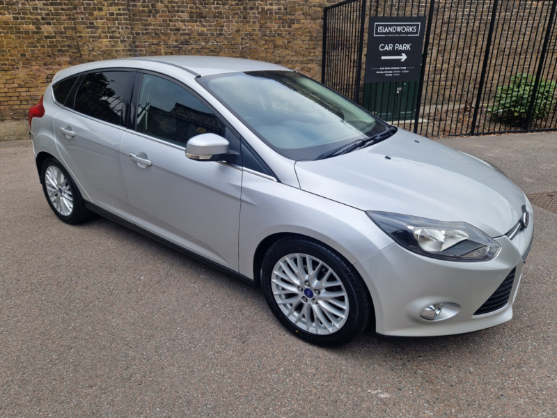 2014 Ford Focus 1.0 T Ecoboost Zetec Navigator in Silver — image 1