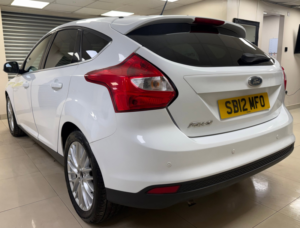 2012 Ford Focus 1.6 Zetec Hatchback 5dr Petrol Manual Euro 5 (105 Ps) in White — image 3