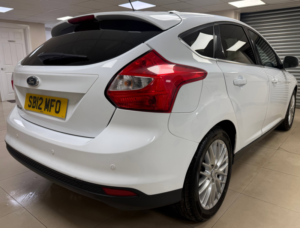 2012 Ford Focus 1.6 Zetec Hatchback 5dr Petrol Manual Euro 5 (105 Ps) in White — image 4