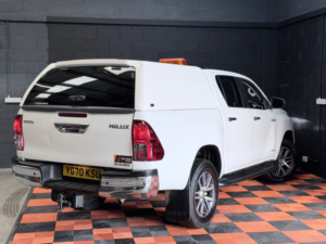 2020 Toyota Hilux 2.4 D-4d Invincible Pickup Double Cab 4dr Diesel Auto 4WD Euro 6 (s/s) (tss) (150 Ps) in White — image 2
