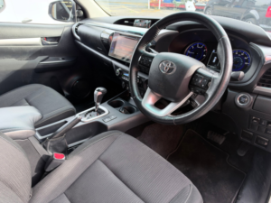 2020 Toyota Hilux 2.4 D-4d Invincible Pickup Double Cab 4dr Diesel Auto 4WD Euro 6 (s/s) (tss) (150 Ps) in White — image 3