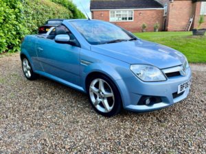 2006 Vauxhall Tigra 1.4 I 16v Exclusiv in Blue — image 2