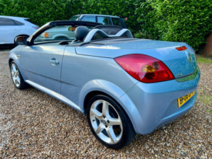 2006 Vauxhall Tigra 1.4 I 16v Exclusiv in Blue — image 4