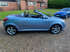 2006 Vauxhall Tigra 1.4 I 16v Exclusiv in Blue — image 6