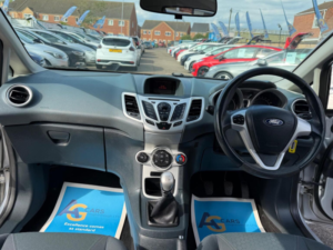2009 Ford Fiesta 1.25 Zetec 3dr in Silver — image 2
