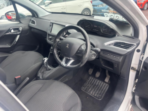 2016 Peugeot 208 1.2 Puretech Allure Euro 6 5dr in White — image 3