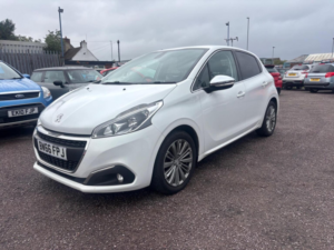 2016 Peugeot 208 1.2 Puretech Allure Euro 6 5dr in White — image 4