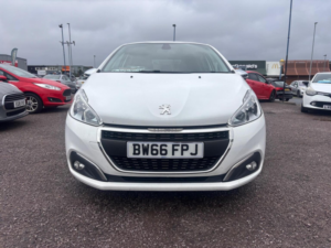 2016 Peugeot 208 1.2 Puretech Allure Euro 6 5dr in White — image 6