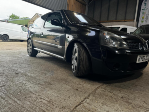 2003 Renault Clio 2.0 16v Renaultsport 3dr in Black — image 2