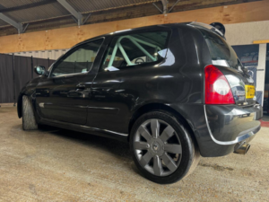 2003 Renault Clio 2.0 16v Renaultsport 3dr in Black — image 4