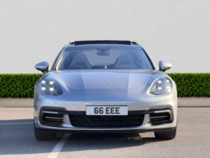 2017 Porsche Panamera 2.9 V6 E-Hybrid 14kwh 4 Executive Saloon 5dr Petrol Plug-In Hybrid Pdk 4WD Euro 6 (s/s) (462 Ps) in Silver — image 2