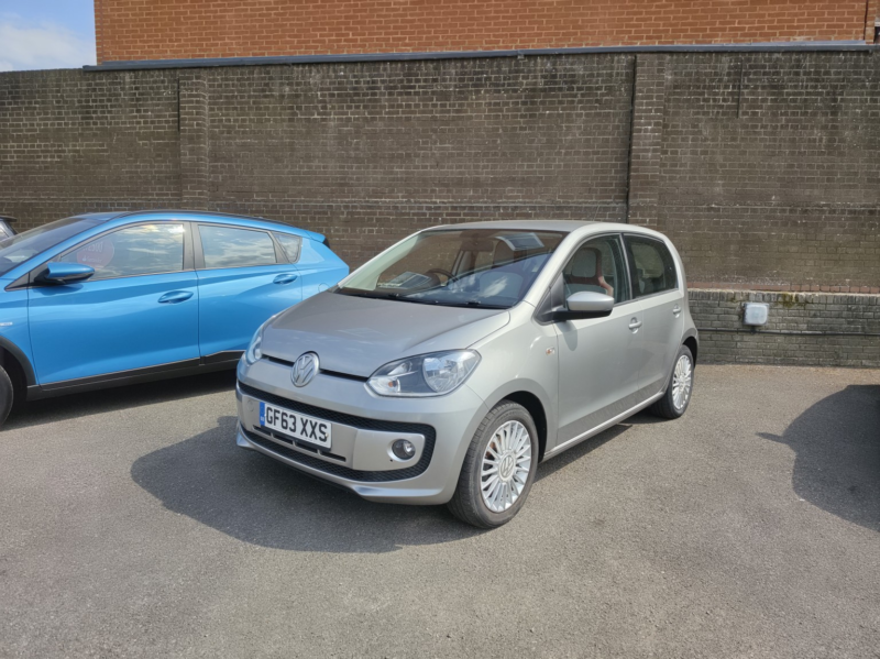 2014 Volkswagen Up! 1.0 Bluemotion Tech High Up! in Silver — image 1