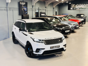 2018 Land Rover Range Rover Velar 2.0 D180 R-Dynamic Se in White — image 4