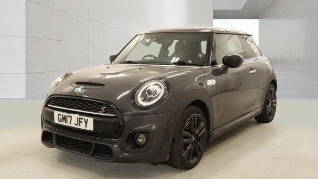 2017 MINI Hatch 1.5 5-Door Hatch Cooper D Black 3dr Jkw Sport Pack+satnav+pepper+stunning in Black — image 1