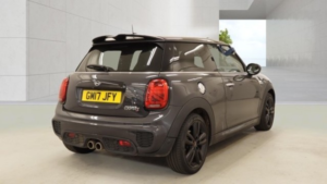 2017 MINI Hatch 1.5 5-Door Hatch Cooper D Black 3dr Jkw Sport Pack+satnav+pepper+stunning in Black — image 2