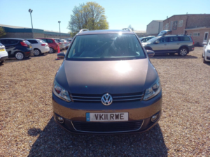 2011 Volkswagen Touran 2.0 Tdi Sport Euro 5 5dr in Brown — image 2