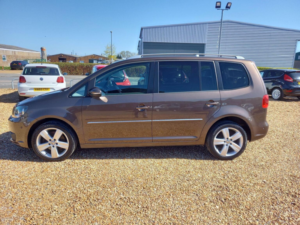 2011 Volkswagen Touran 2.0 Tdi Sport Euro 5 5dr in Brown — image 4