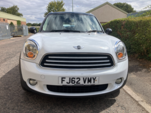 2012 MINI Countryman 2.0 Cooper D SUV 5dr Diesel Auto All4 Euro 5 (112 Ps) in White — image 2