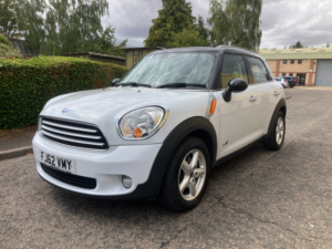 2012 MINI Countryman 2.0 Cooper D SUV 5dr Diesel Auto All4 Euro 5 (112 Ps) in White — image 3