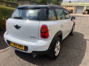2012 MINI Countryman 2.0 Cooper D SUV 5dr Diesel Auto All4 Euro 5 (112 Ps) in White — image 5