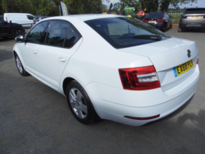 2019 Skoda Octavia 1.0 Tsi Se Euro 6 (s/s) 5dr in White — image 4